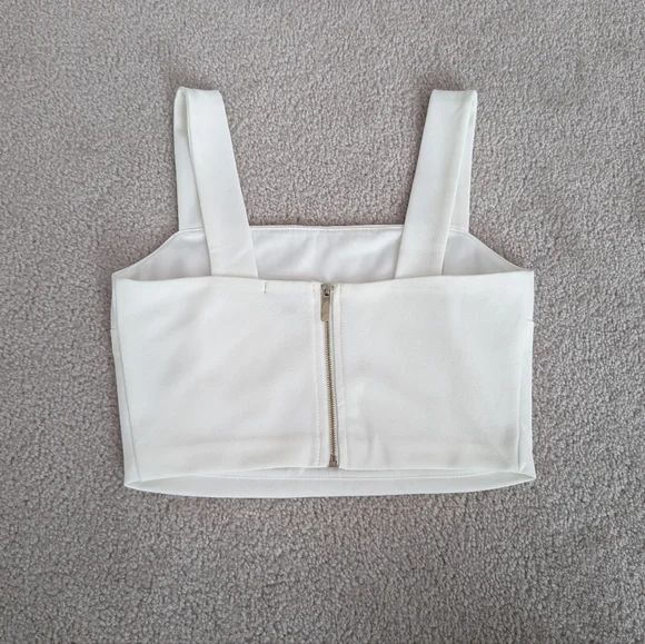 Dynamite Cropped Tank Top - Picture 2 of 4